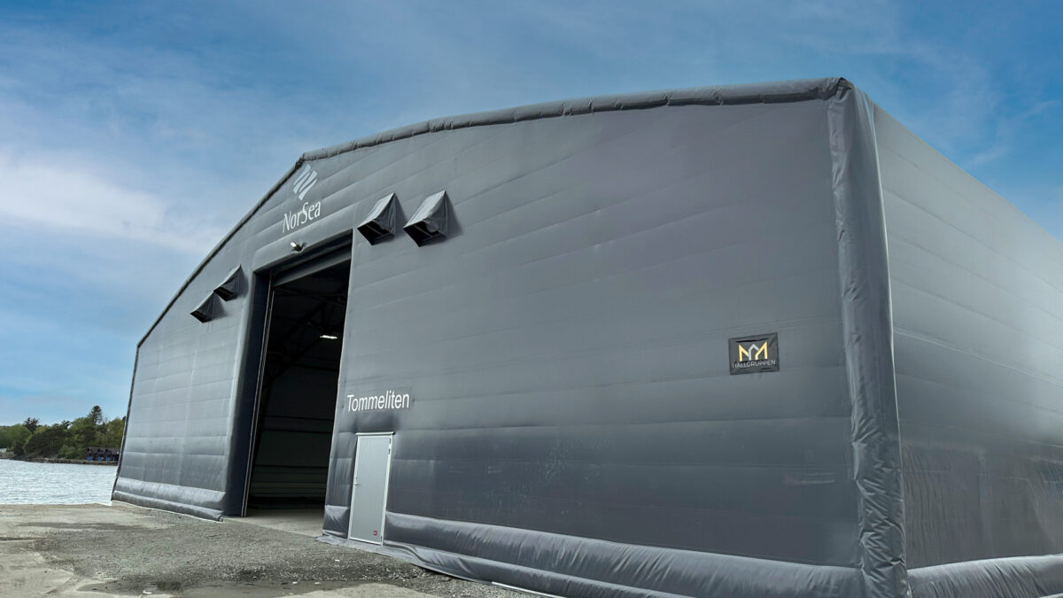 Hallgruppen har designet en robust isolert talthall på en industriell plass, perfekt for lagring.